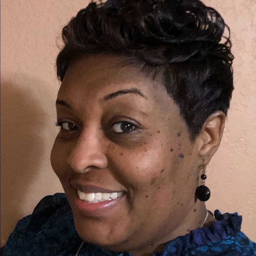 Meet your Posher, Sharone